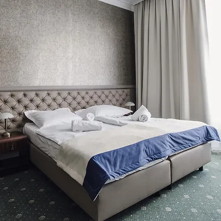 Bristol Apart Otel 4*