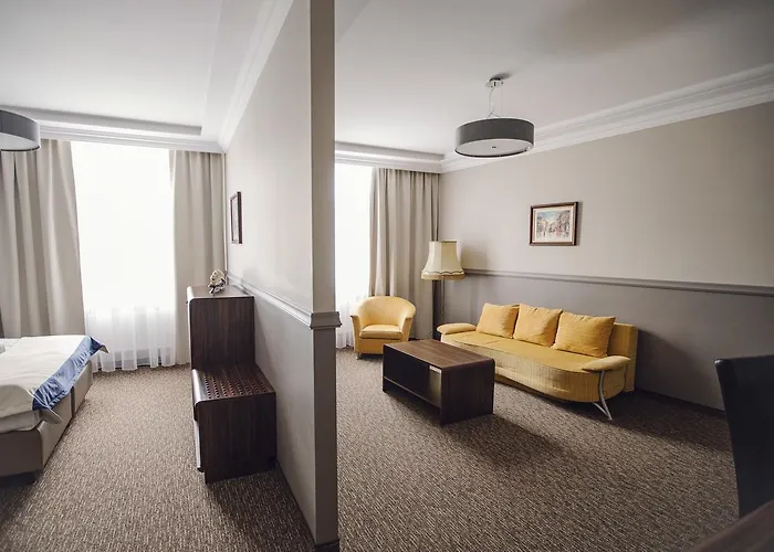 Bristol Aparthotel 4*